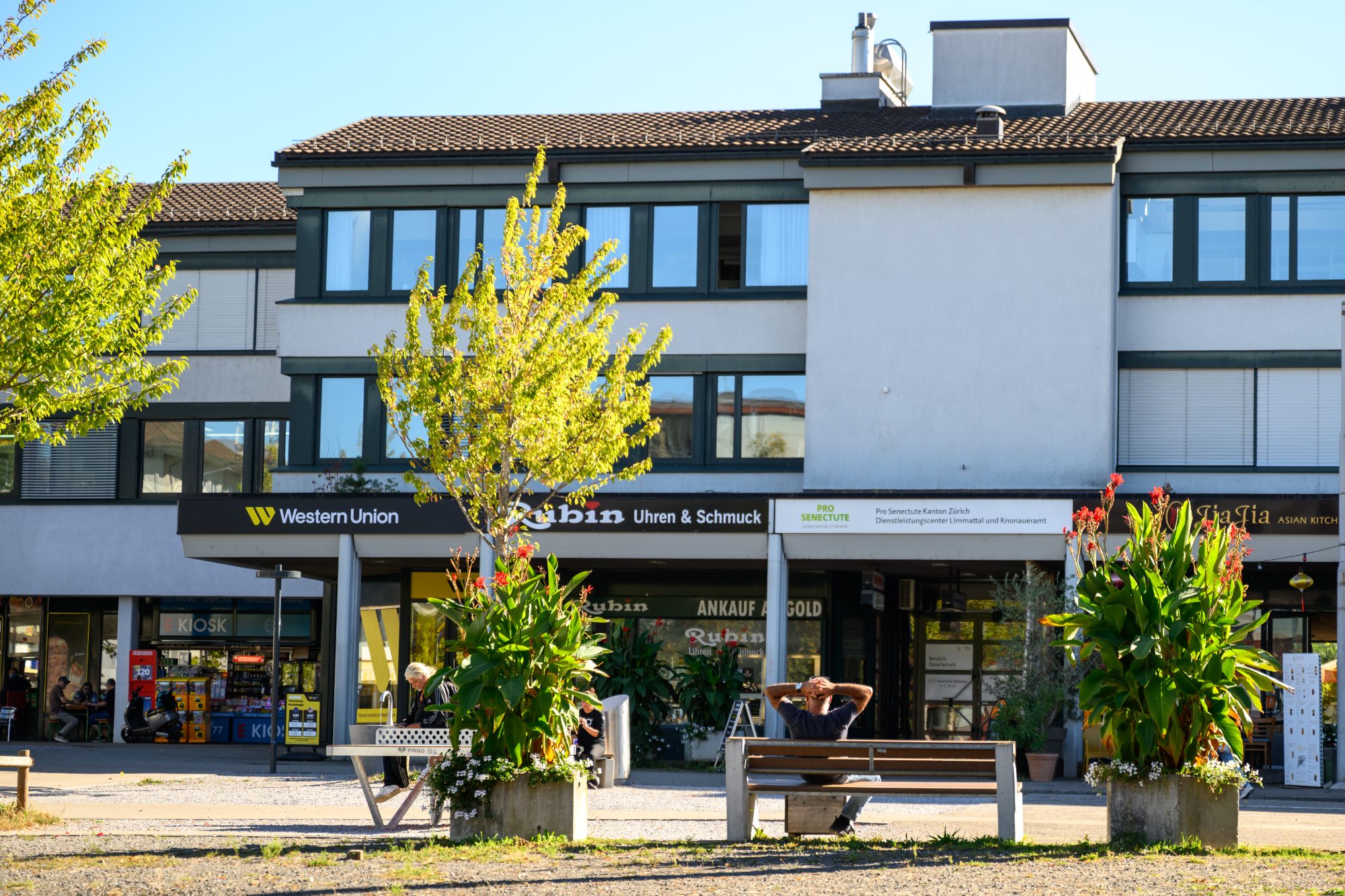 Läden und Cafés, Schlieren Zentrum